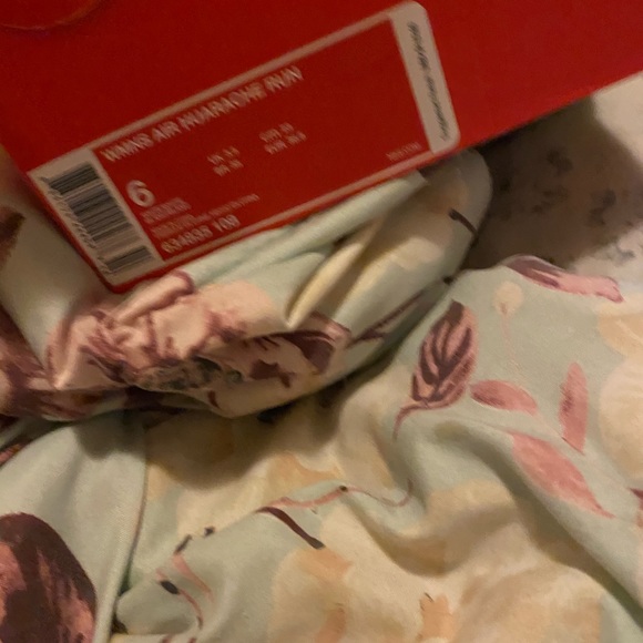 WMNS AIR HUARACHE RUN WHITE - Picture 6 of 6